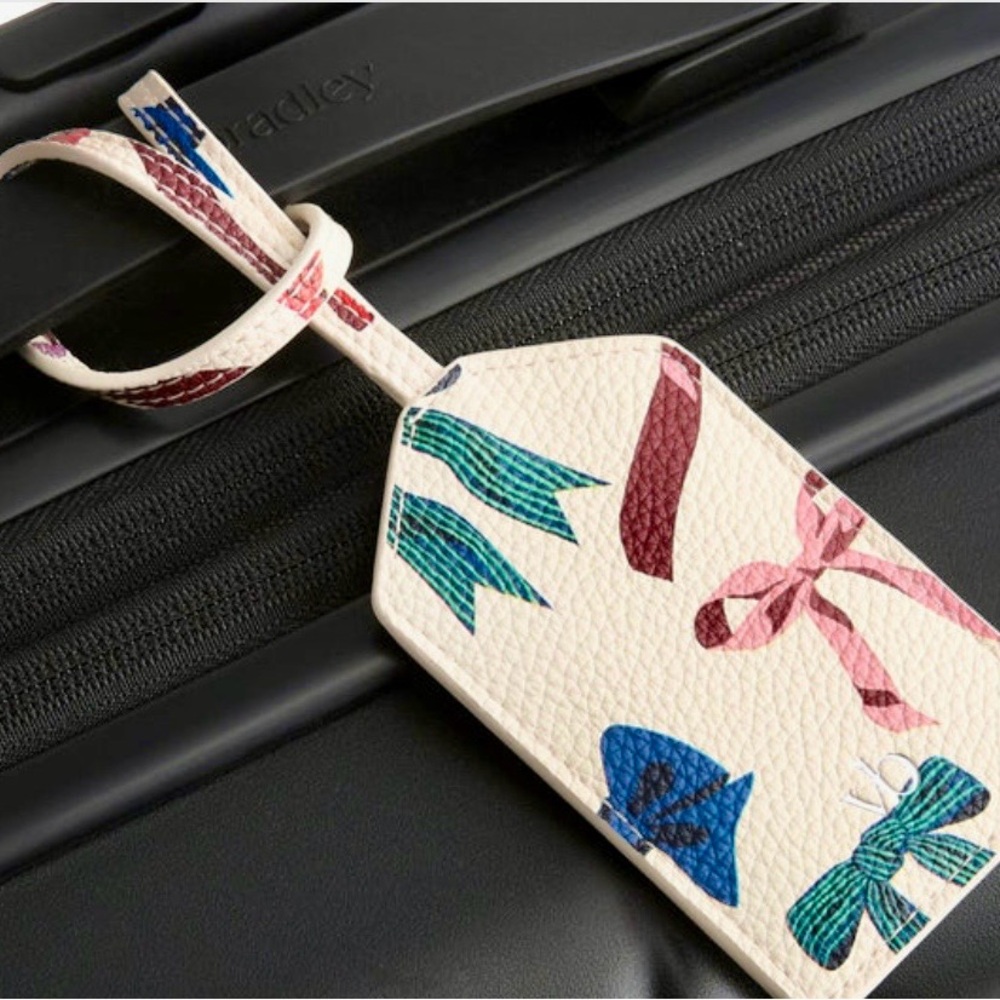 Vera Bradley essential luggage tag in Rows of Bows print